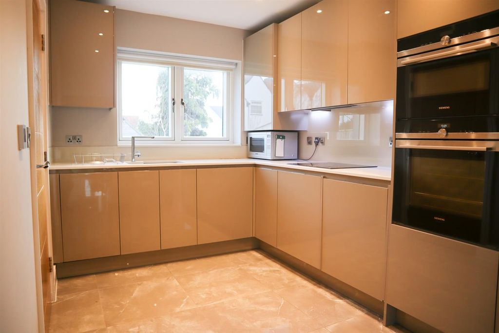Property photo 2 of 10 Kitchen