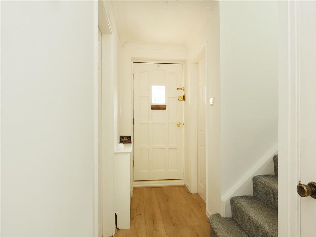 Property photo 3 of 20 Entrance Hall