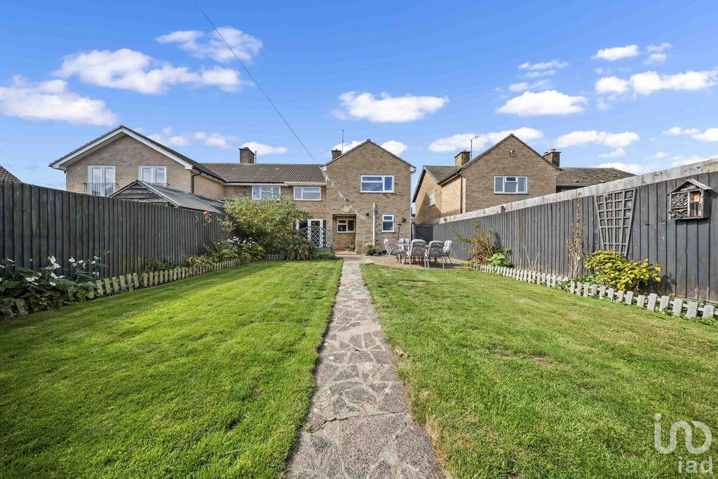 Property photo 2 of 27