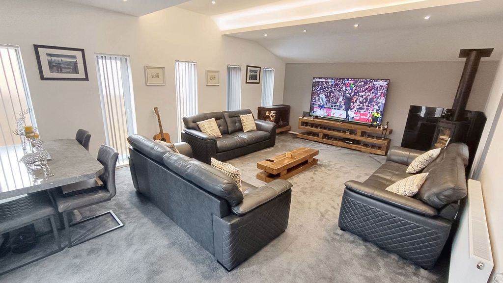 Property photo 2 of 26