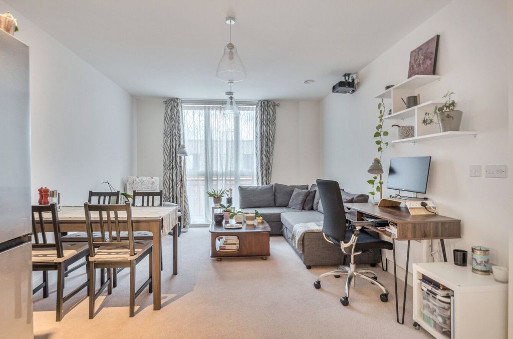 Property photo 2 of 9 1375921-3-6909d7B...