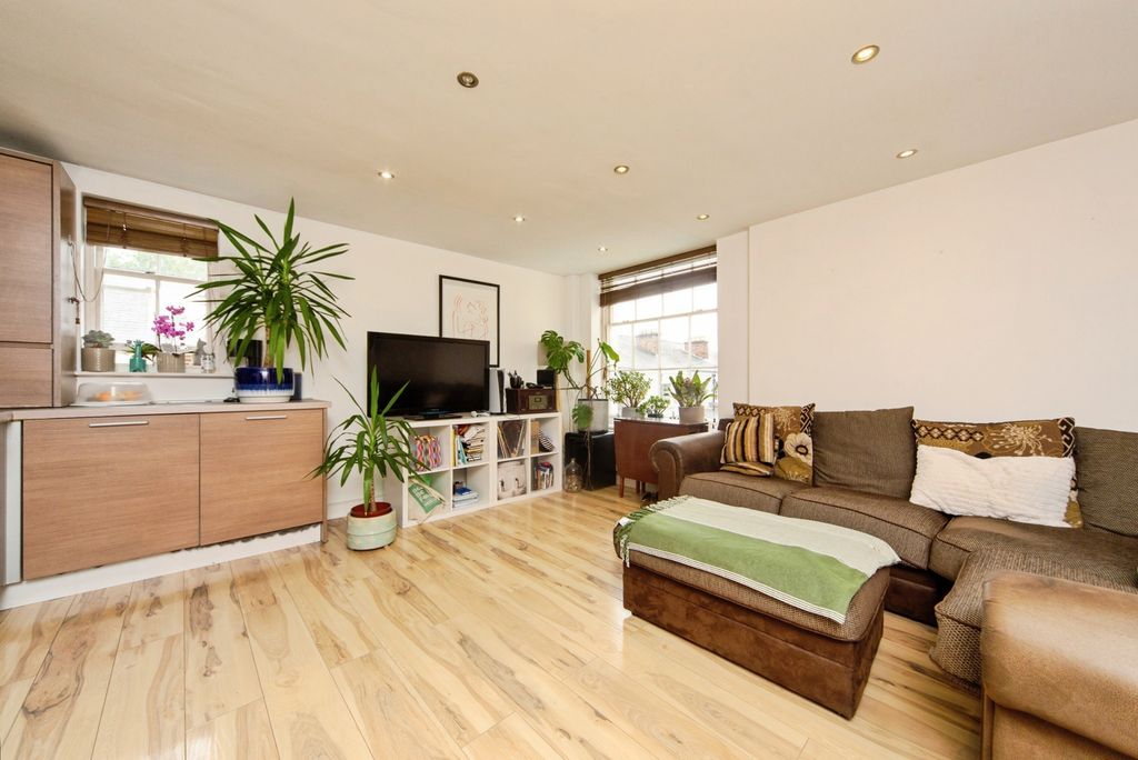 Property photo 2 of 17 Pbox-Img.Jpg