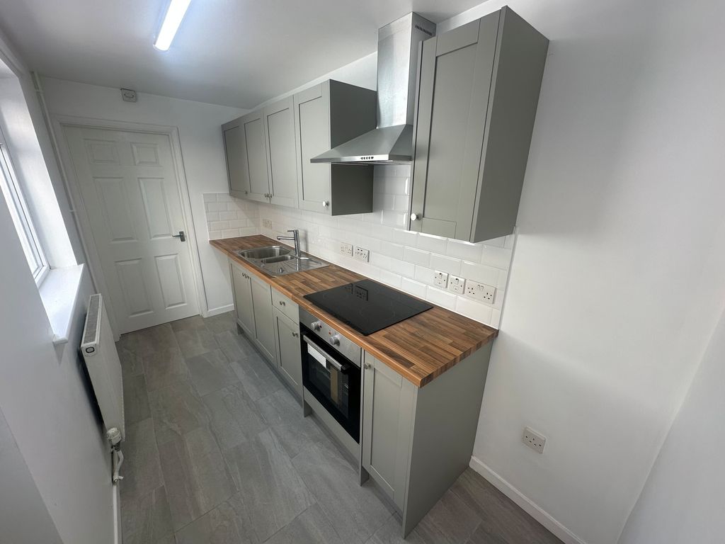 Property photo 2 of 9 Kitchen