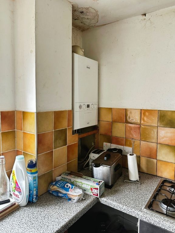 Property photo 3 of 15 Pbox-Bathroom-344334.Jpeg