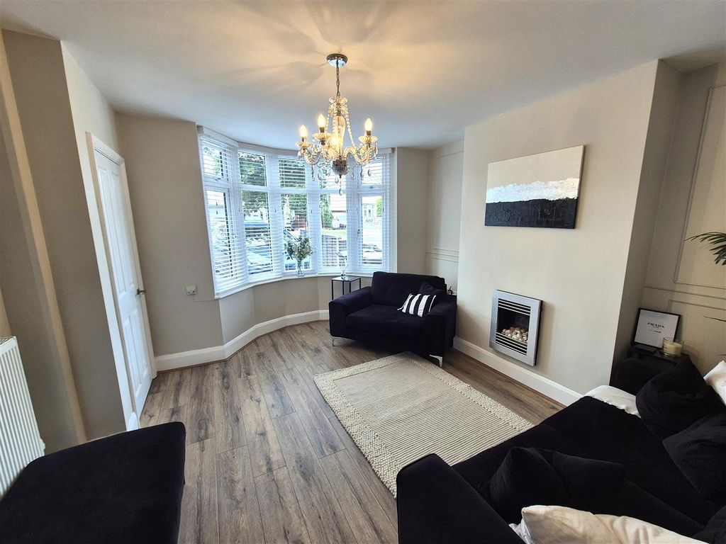 Property photo 3 of 21 Living Room