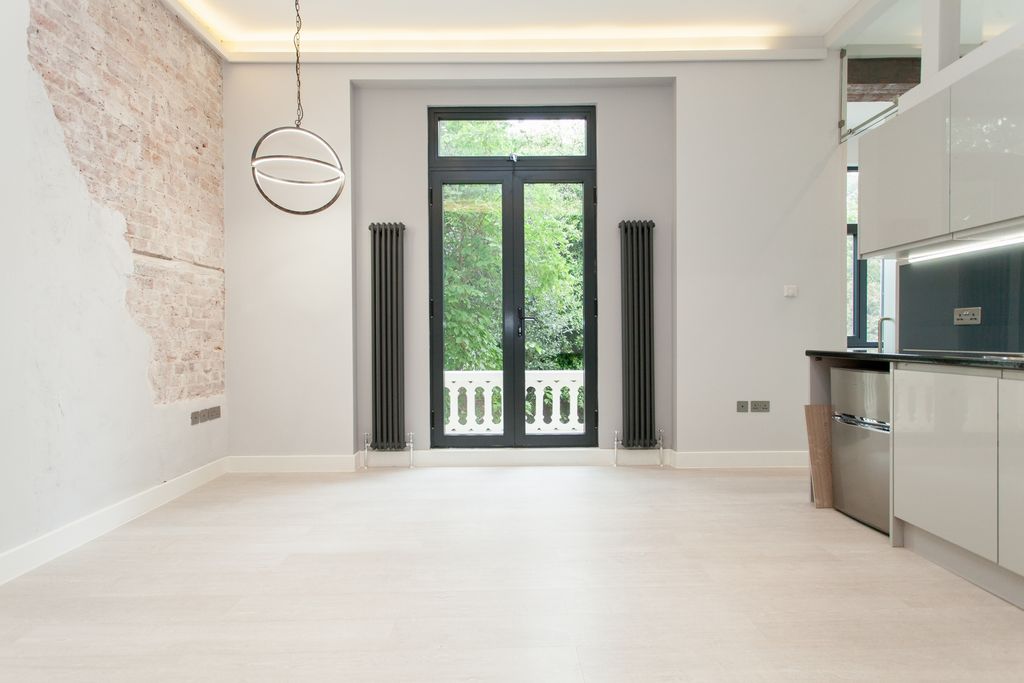 Property photo 1 of 14 Reception