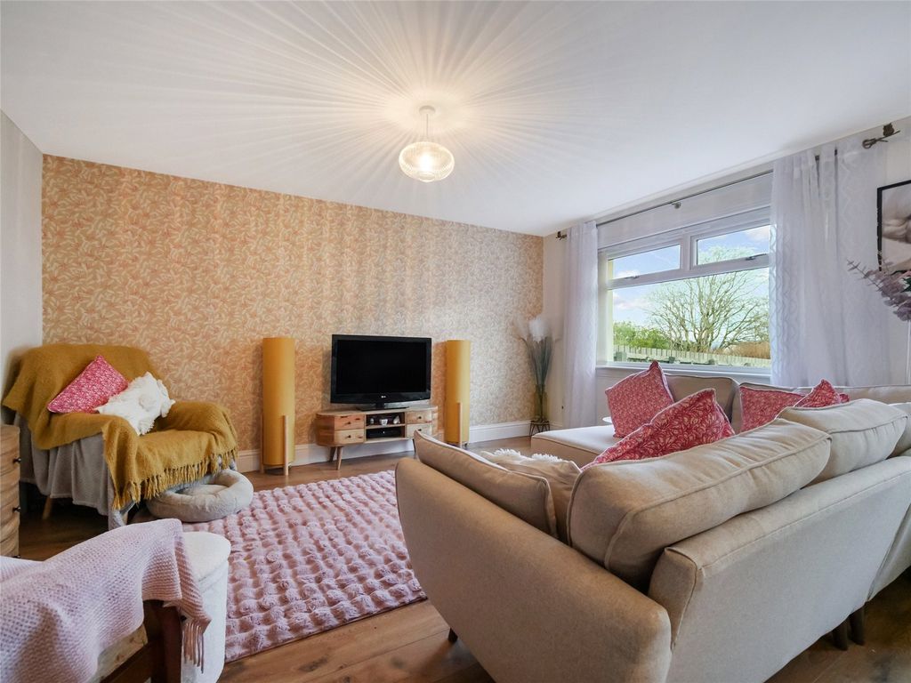 Property photo 3 of 28 Picture No. 05