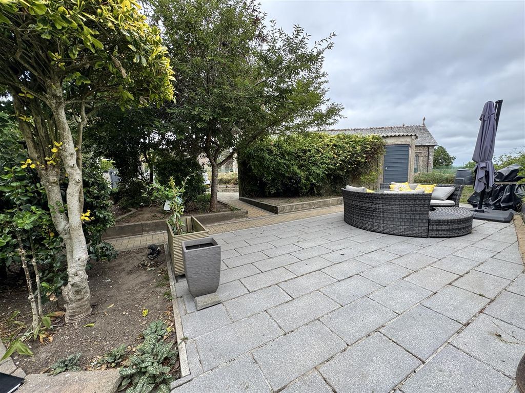 Property photo 2 of 19 Garden