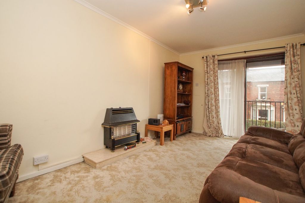 Property photo 3 of 16 Lounge