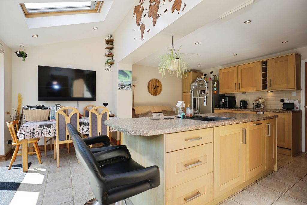 Property photo 1 of 15 Kitchen