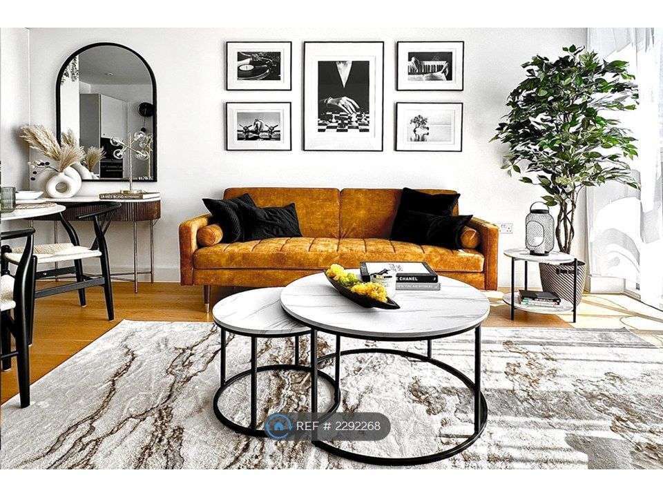 Property photo 1 of 21 Living Room