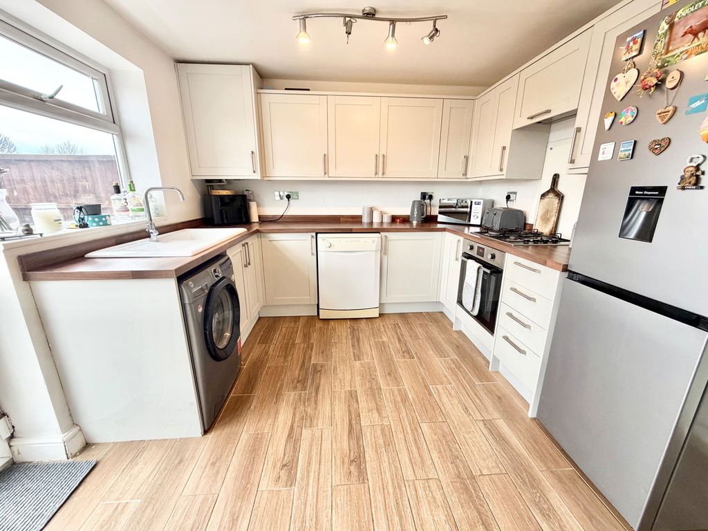 Property photo 3 of 28