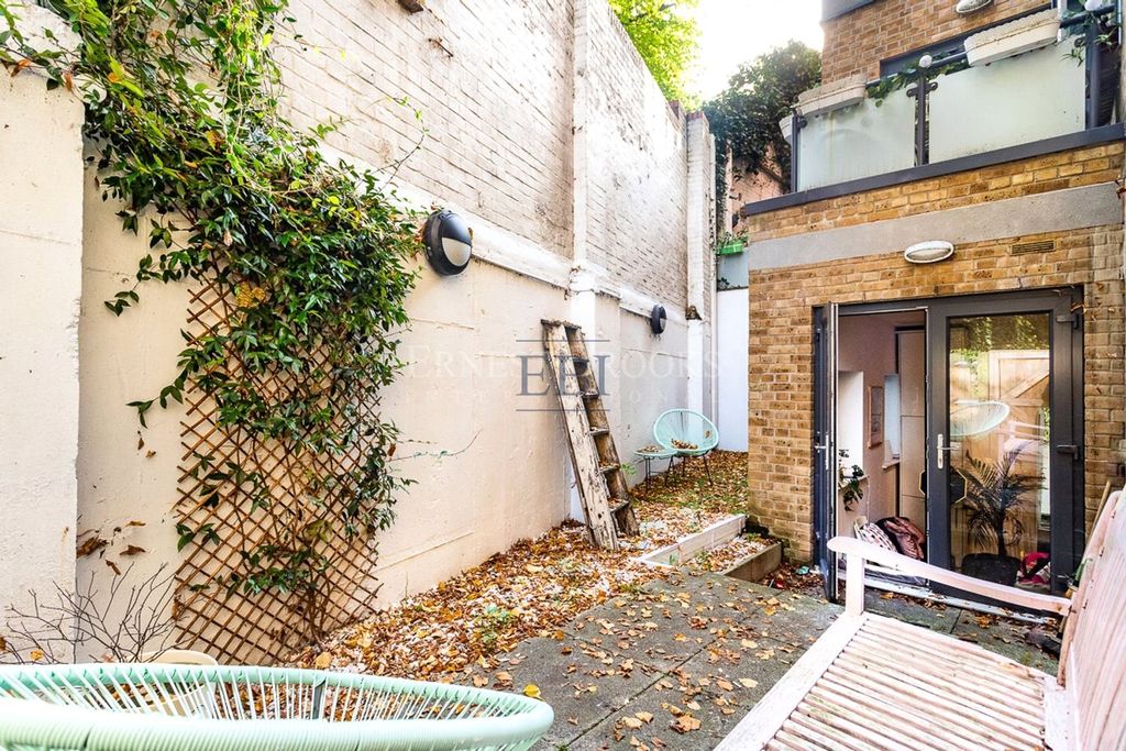 Property photo 2 of 9 Picture No. 17