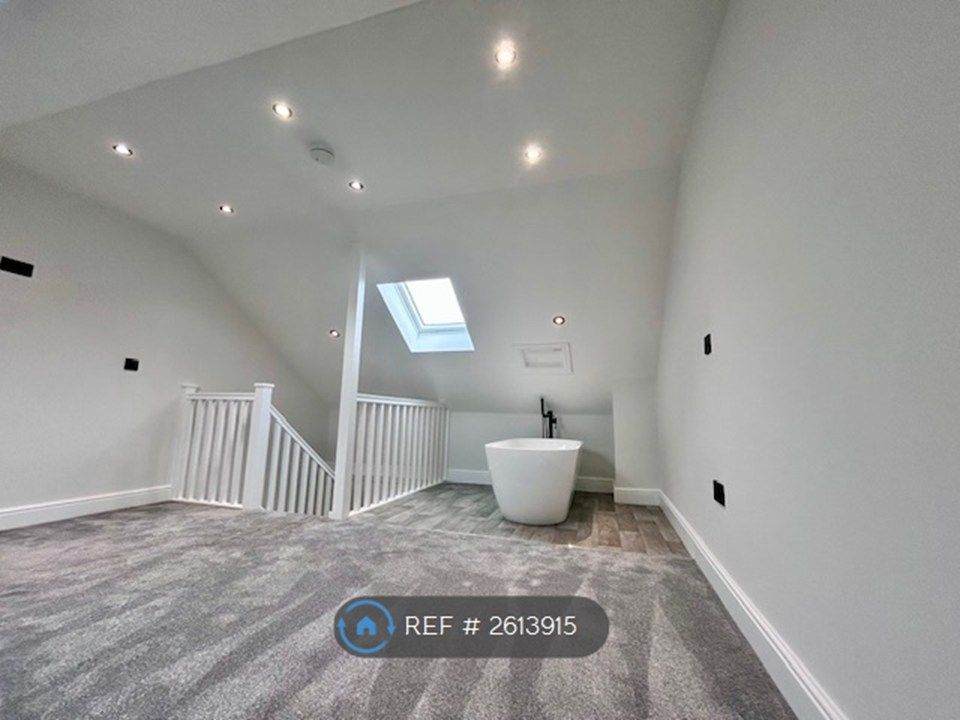 Property photo 1 of 16 Master Bedroom With Freestanding Bath