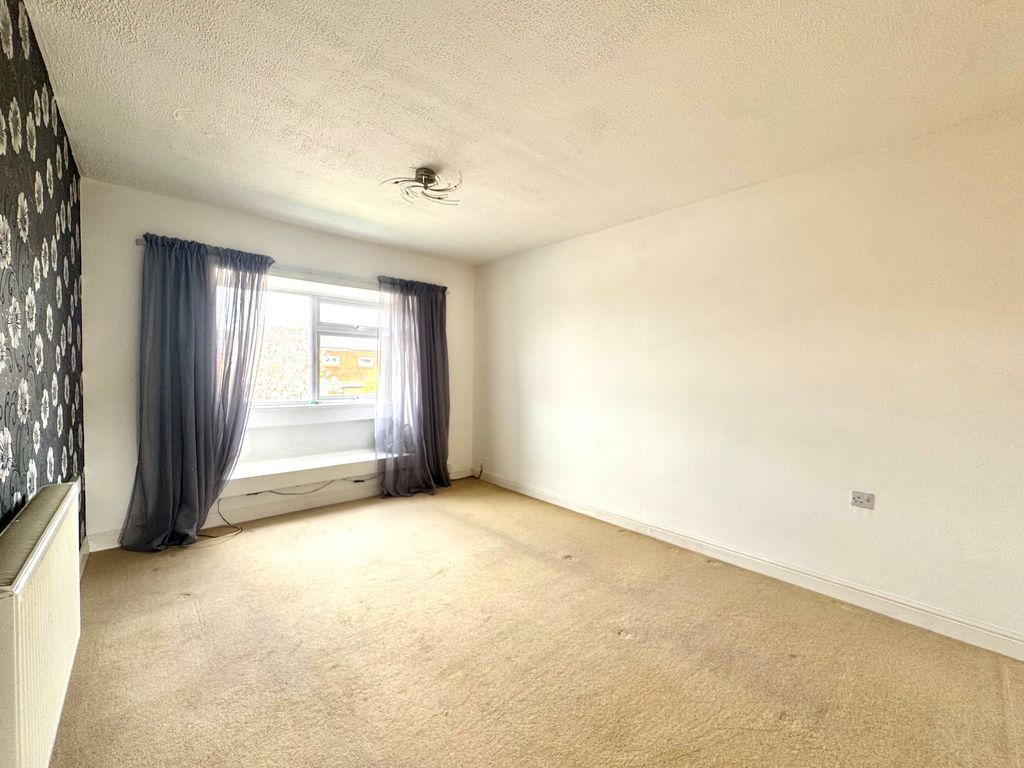 Property photo 3 of 9 Photo 12