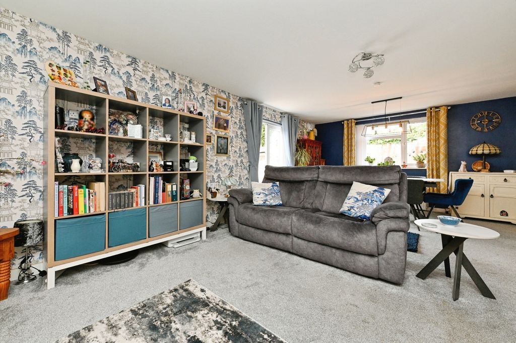 Property photo 2 of 17 Photo