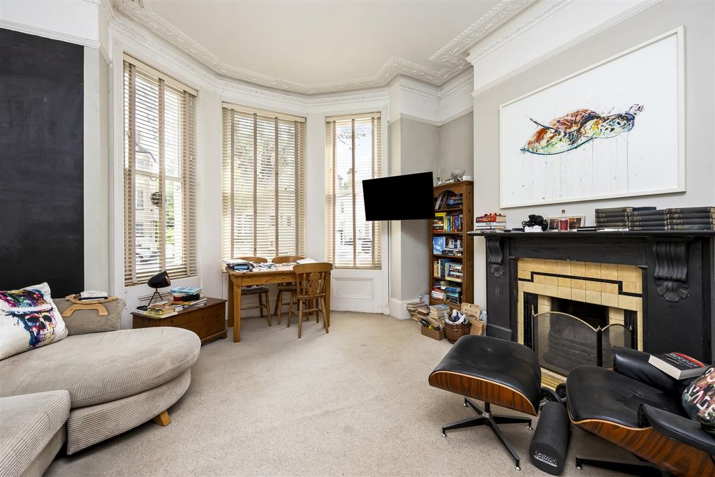 Property photo 3 of 10 Selborne Road_11_Flat 1-002.Jpg