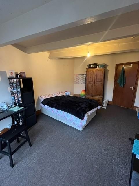 Property photo 3 of 13 Well-Presented Double Bedroom With A Comfortable B...