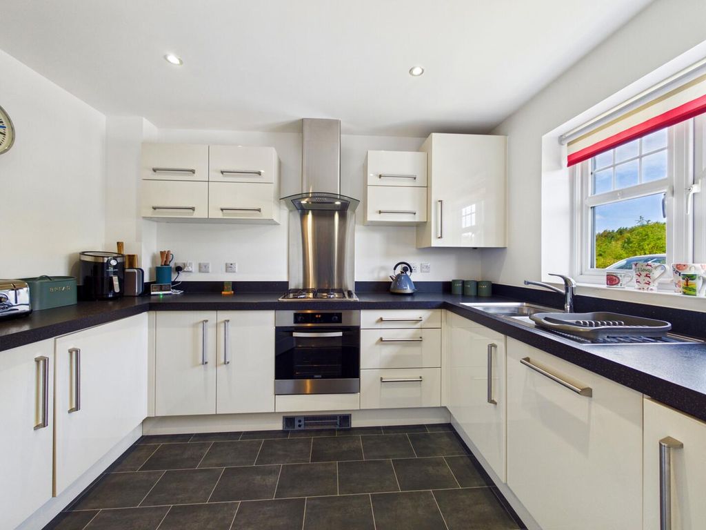Property photo 2 of 14 Kitchen