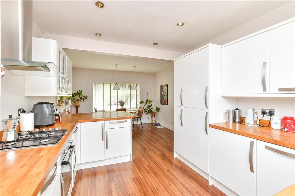 Property photo 3 of 17 Kitchen