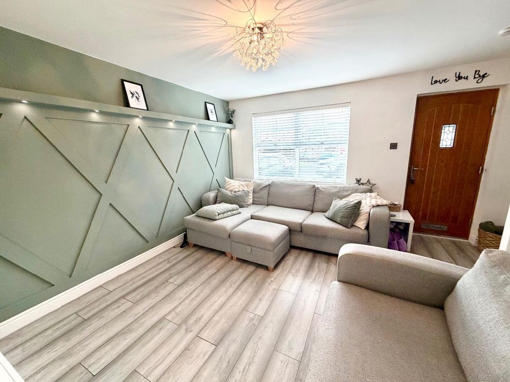 Property photo 3 of 14 Lounge