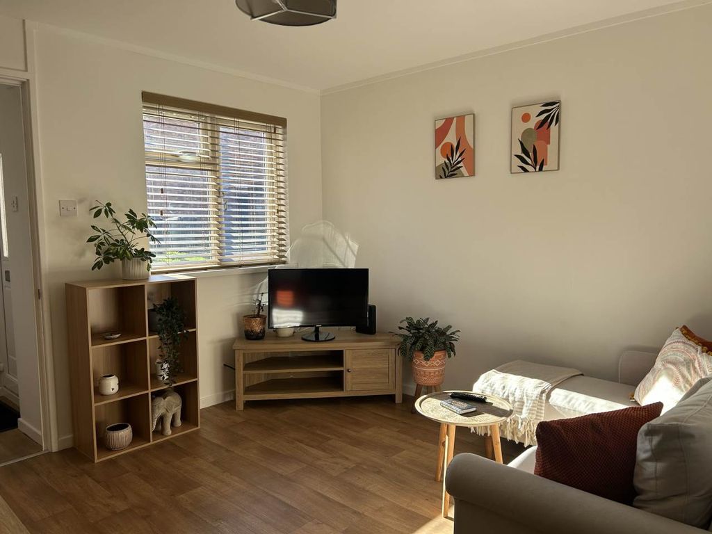 Property photo 3 of 12 Lounge