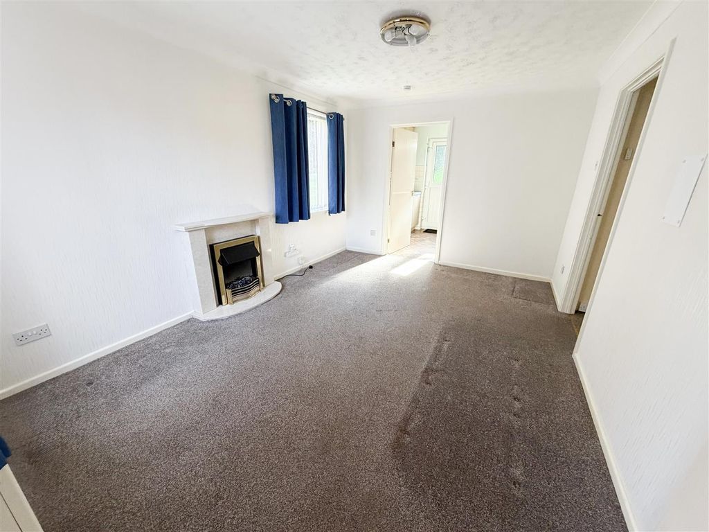 Property photo 2 of 8 Lounge