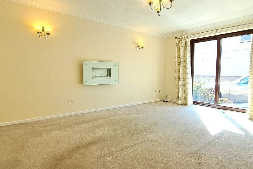 Property photo 2 of 12 Lounge Dining Room