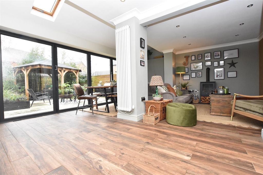 Property photo 2 of 24