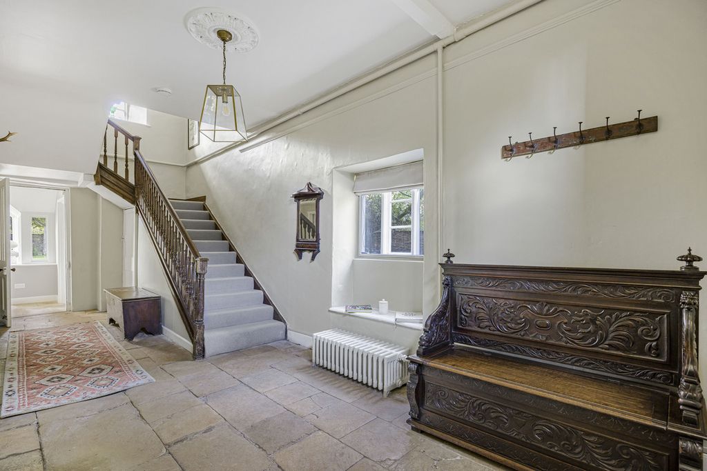 Property photo 3 of 24