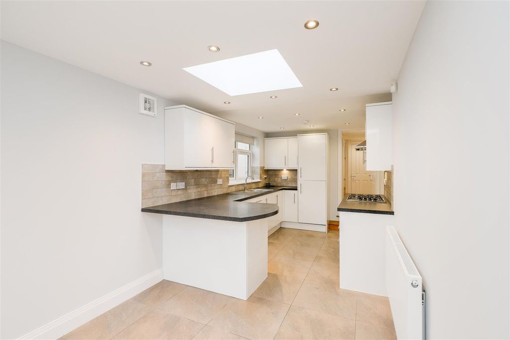 Property photo 3 of 40