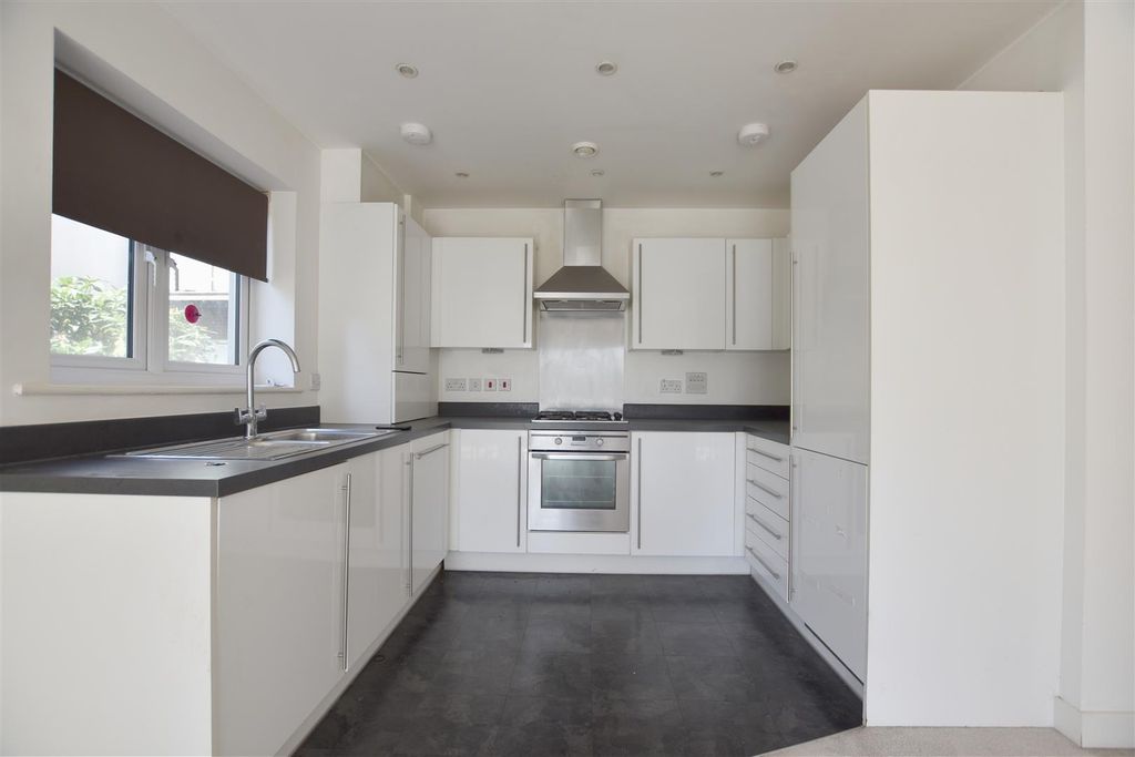 Property photo 3 of 7 Kitchen.Jpg