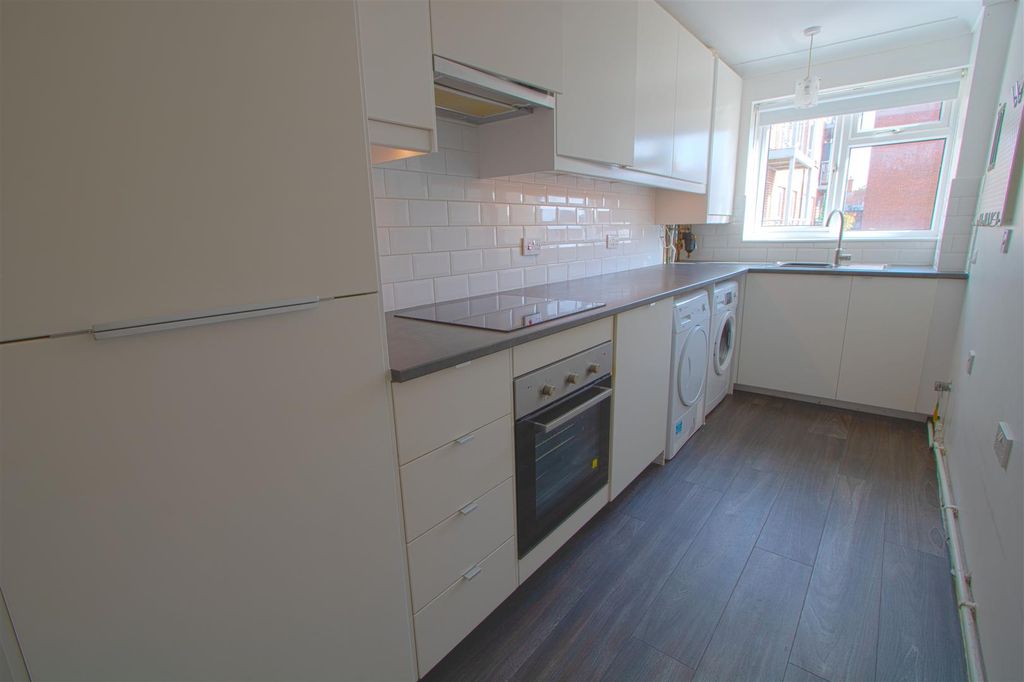 Property photo 1 of 9 Kitchen.Jpg