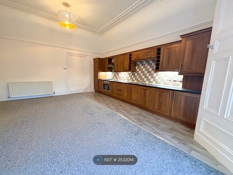 Property photo 3 of 18 Sitting Room / Kitchen
