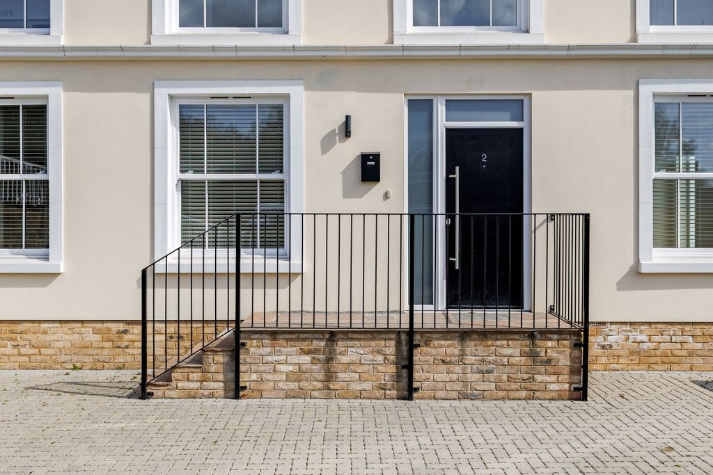 Property photo 3 of 8 88867_Flat 2 9 Ne...