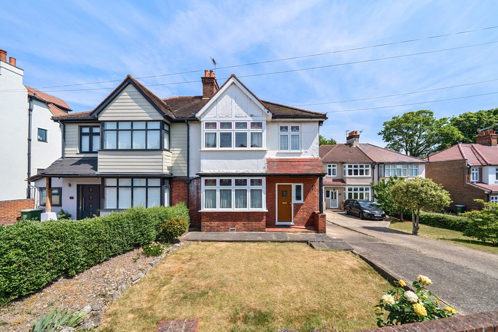 Property photo 1 of 17 External