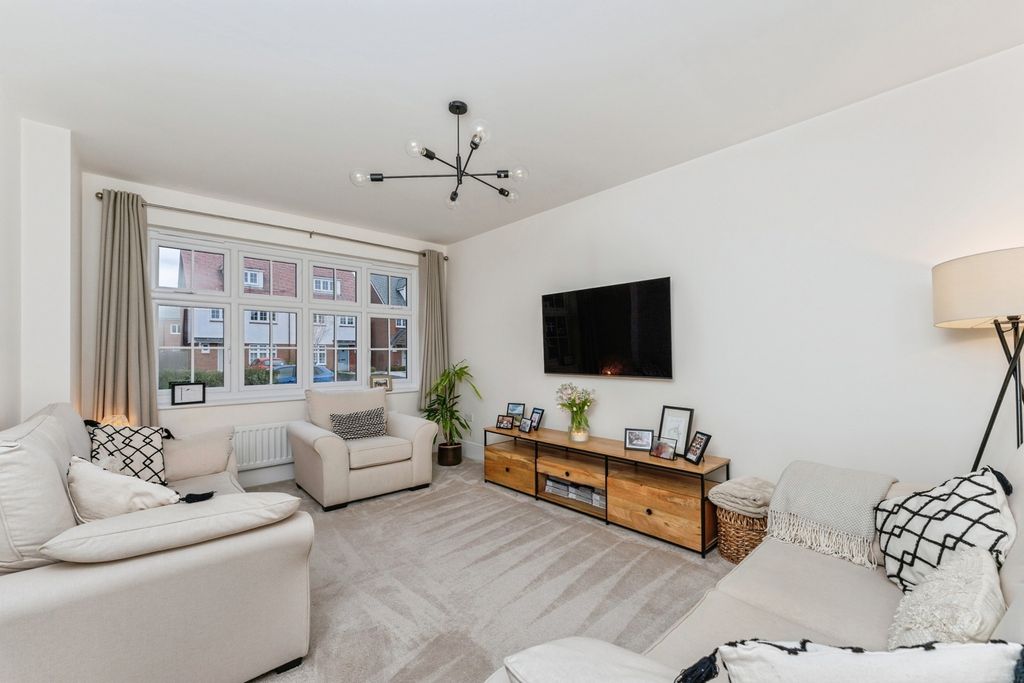 Property photo 3 of 31 Pbox-Img.Jpg