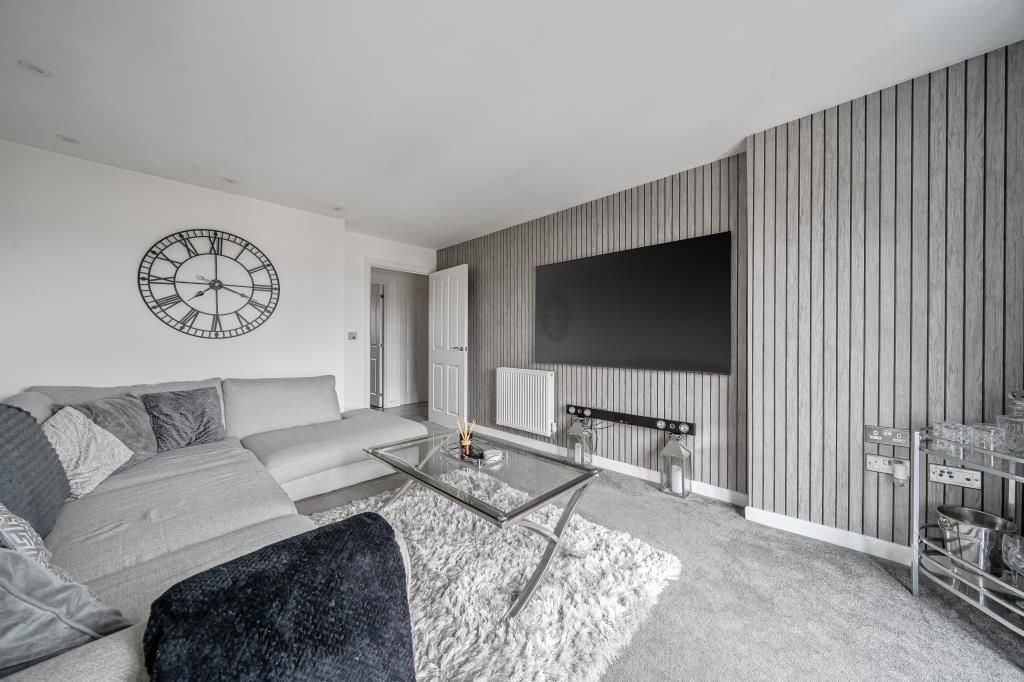 Property photo 3 of 18 Living Room