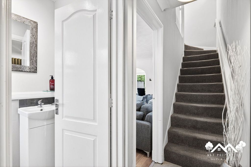 Property photo 3 of 45