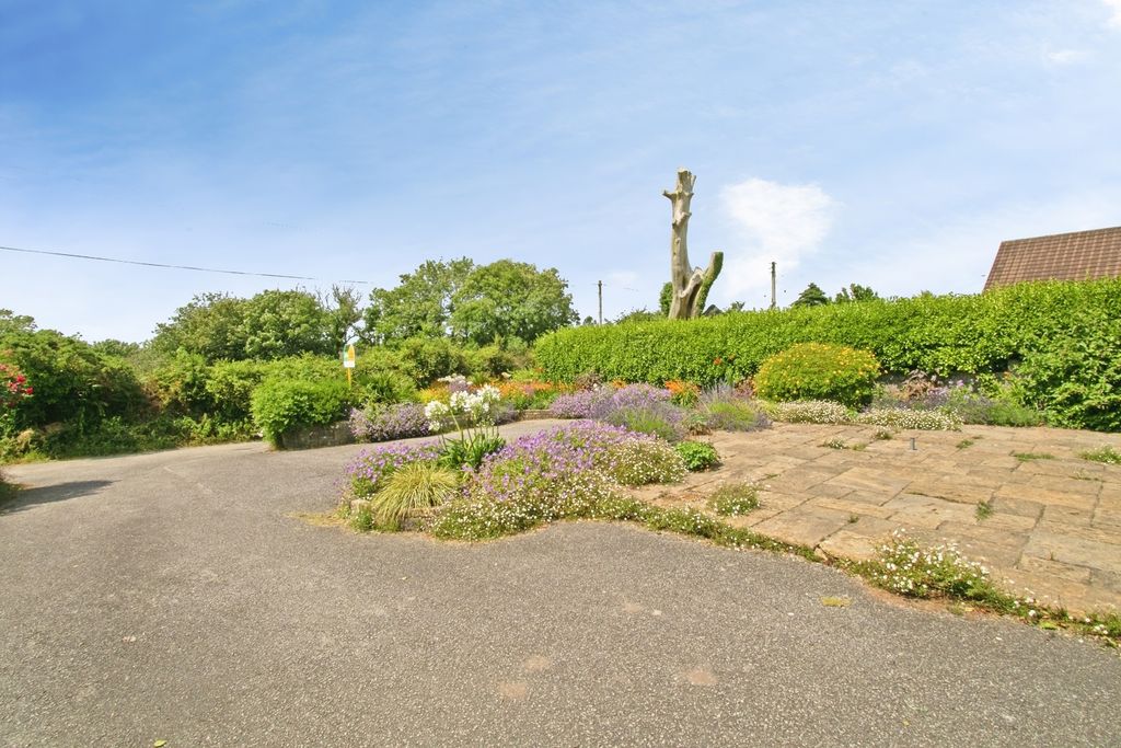 Property photo 2 of 40 Pbox-Img.Jpg
