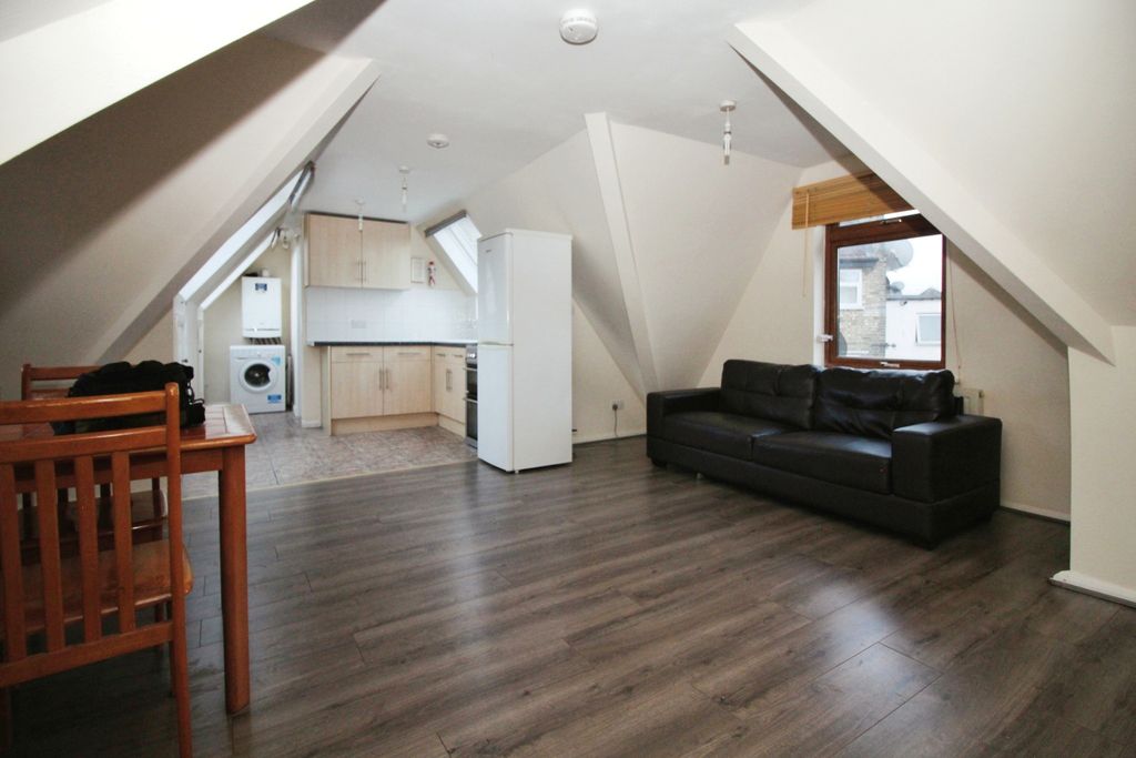 Property photo 2 of 7 1