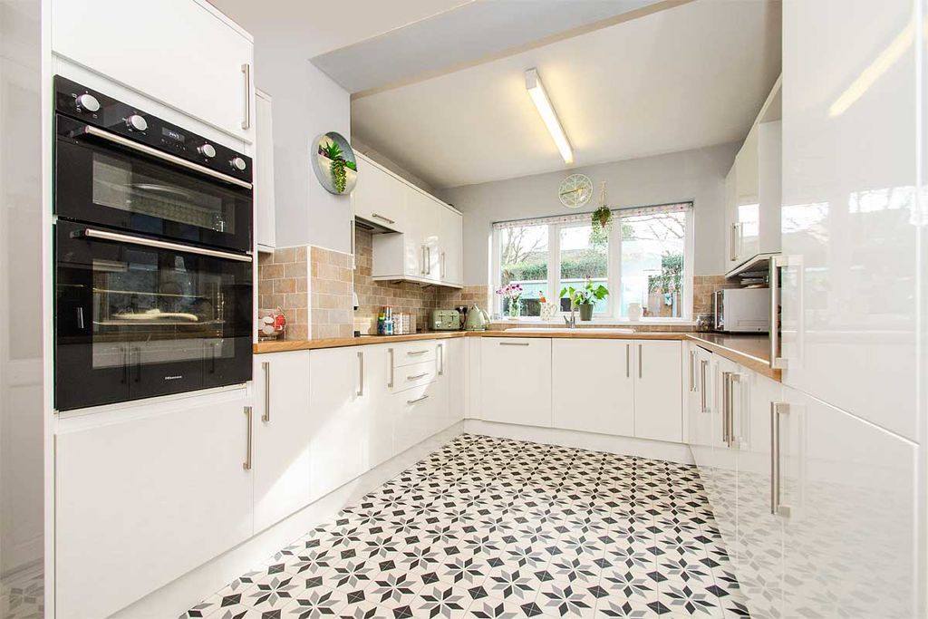 Property photo 3 of 19 Photo 12