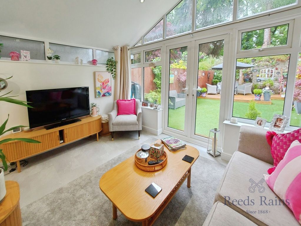 Property photo 2 of 28 Garden Room