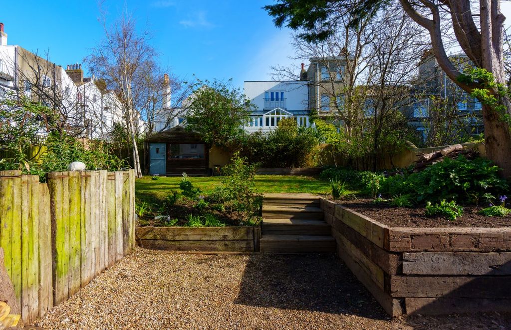Property photo 3 of 22