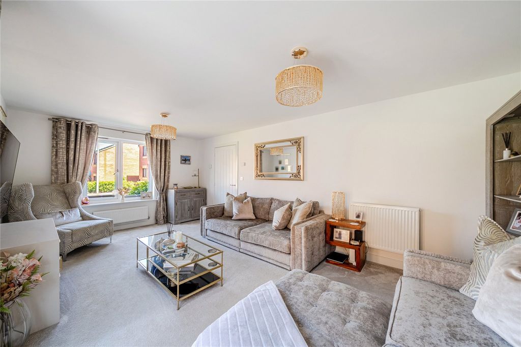 Property photo 3 of 14 Sitting Room