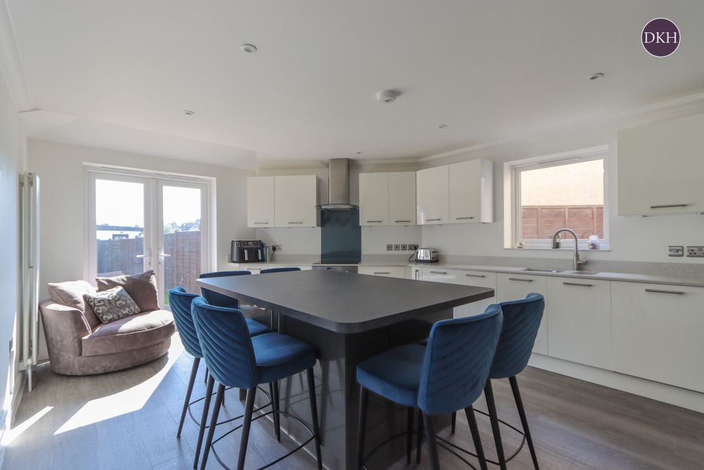 Property photo 2 of 13 Picture No. 04