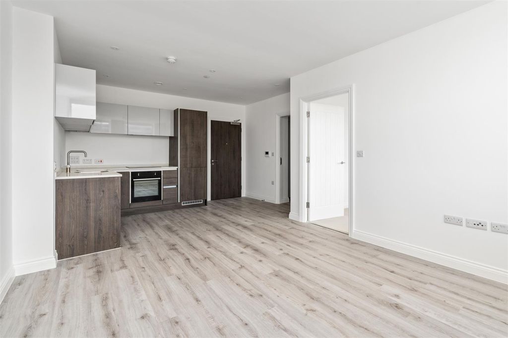 Property photo 3 of 11 Warwick House - 22-3_Lo.Jpg