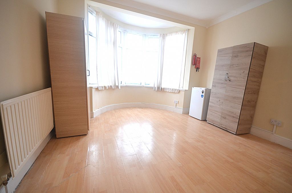 Property photo 2 of 16 Bedroom 1