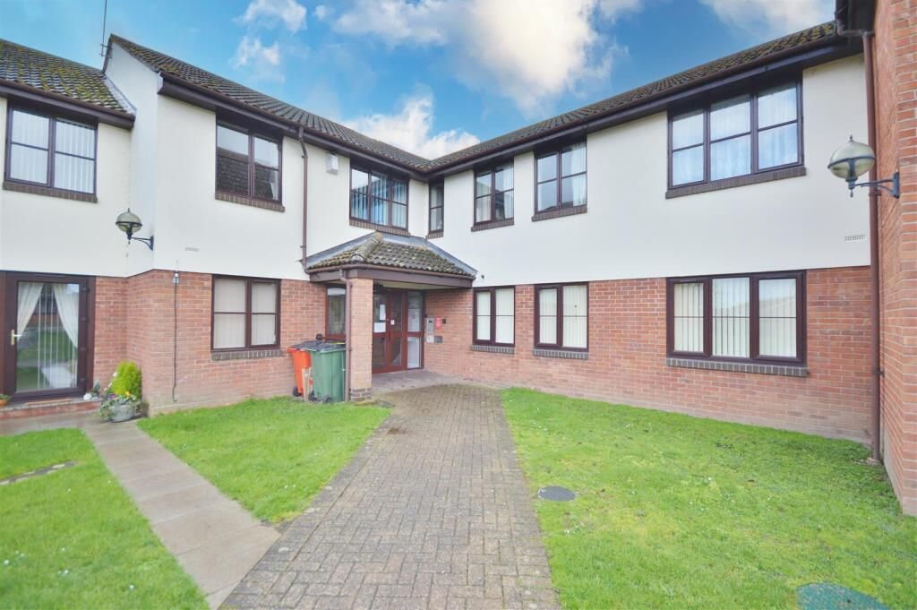 Property photo 1 of 12 Outside