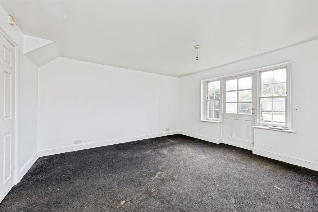 Property photo 2 of 16 Photo